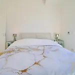 Shimmer & Shine Baška