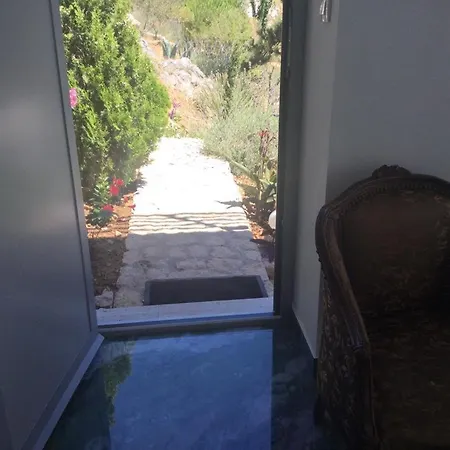 Apartment Shimmer & Shine