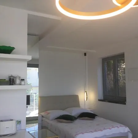 Shimmer & Shine Apartment *