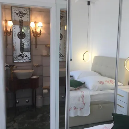 Shimmer & Shine Apartment