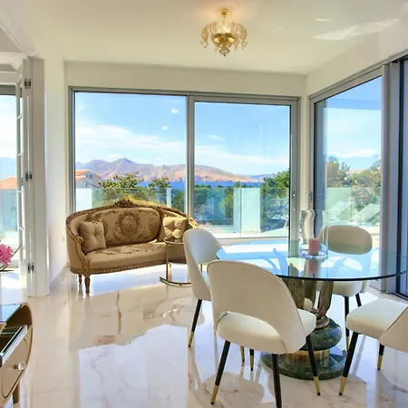 Apartment Shimmer & Shine