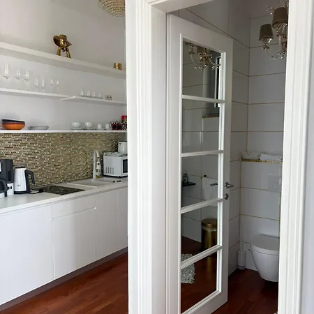 Apartment Shimmer & Shine *