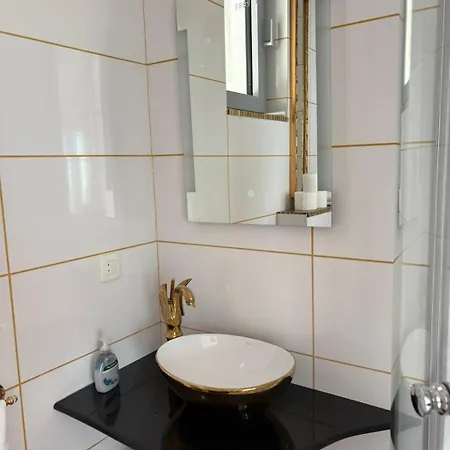 Shimmer & Shine Apartment *