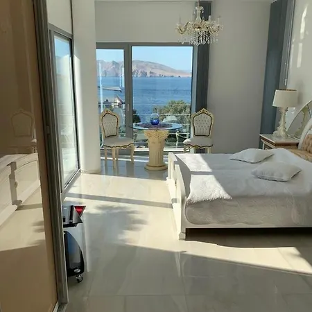 Apartment Shimmer & Shine