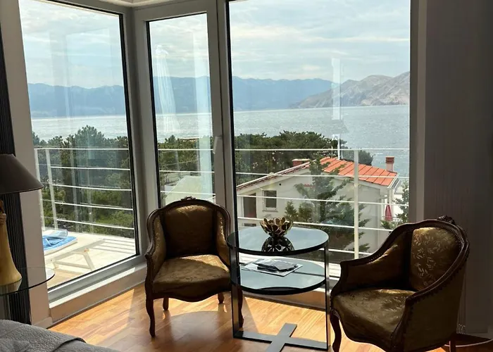 Shimmer & Shine Apartment