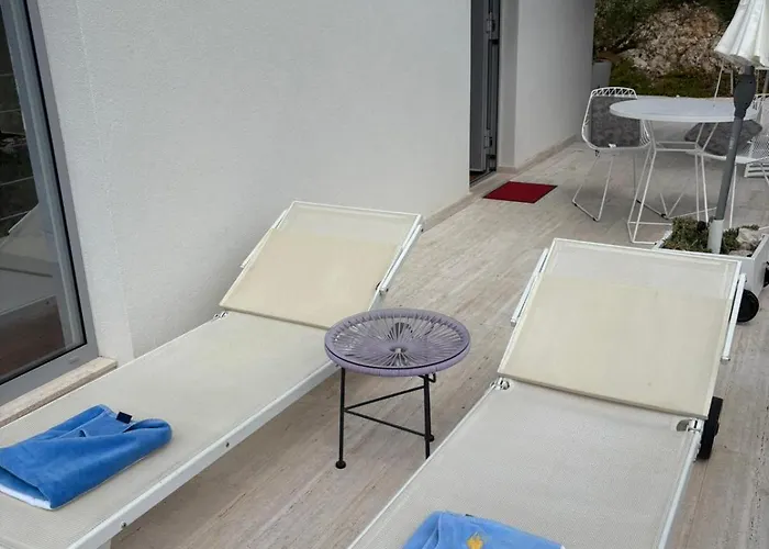 Apartment Shimmer & Shine