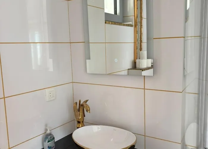 Shimmer & Shine Apartment *