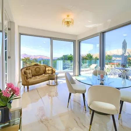 Shimmer&shine Apartment