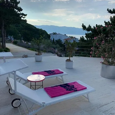 Shimmer & Shine דירה *