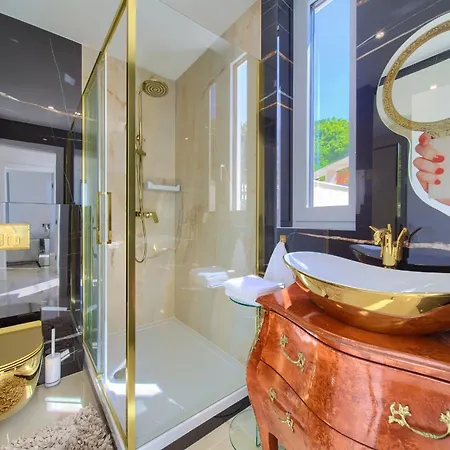 Shimmer & Shine * באסקה