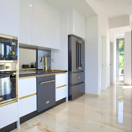 Shimmer & Shine באסקה