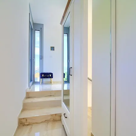 Shimmer & Shine דירה *