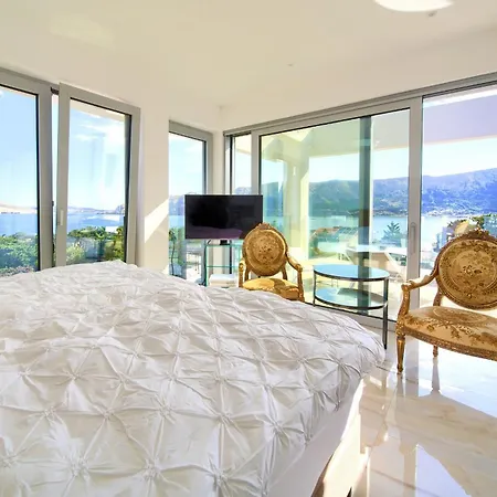 Shimmer & Shine * באסקה